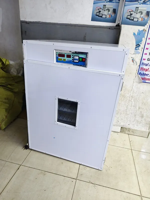 1056 Egg capacity Incubator