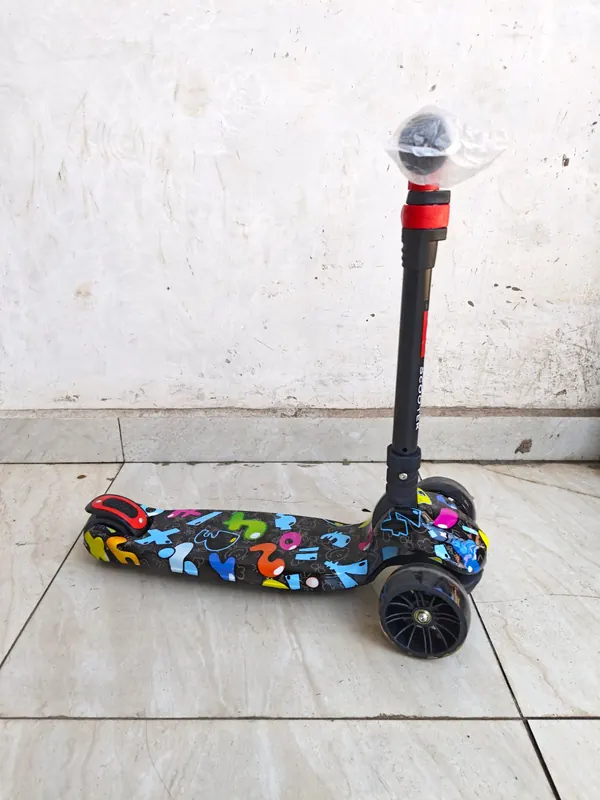 Kids Graffiti scooter with melody and led lights black