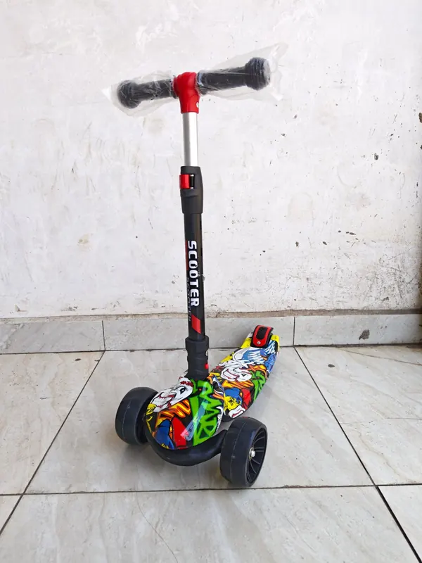 Kids Graffiti scooter with melody and led lights yellow