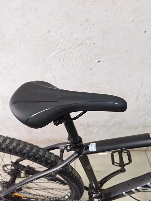 The adjustable saddle on the Unirox 29-inch mountain bike