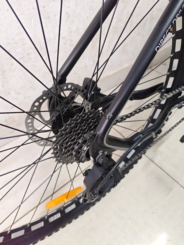 Gear cassette on the back wheel of the Unirox 29-inch bike